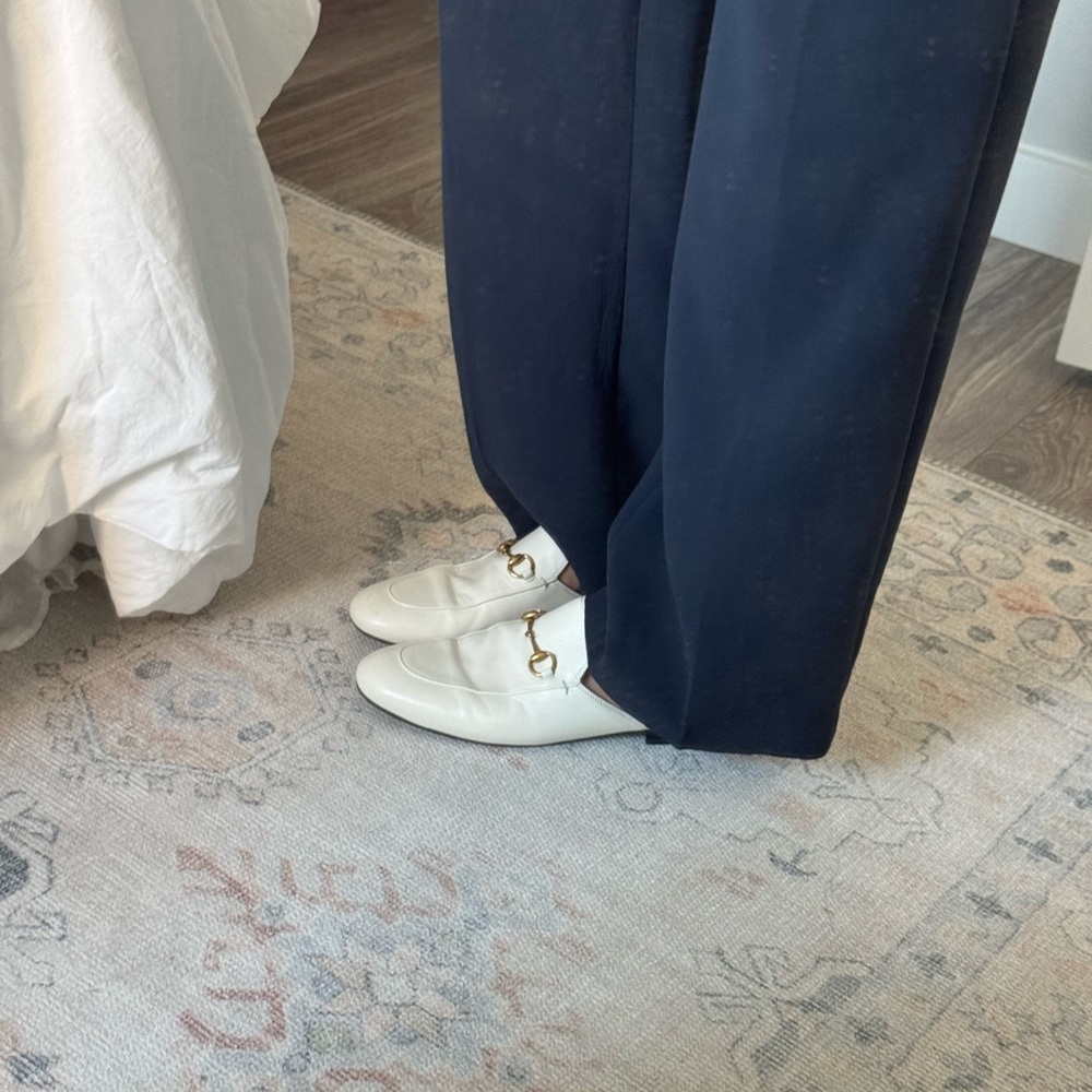 Gucci Cream Loafers with Gold Details - Picture 3 of 16